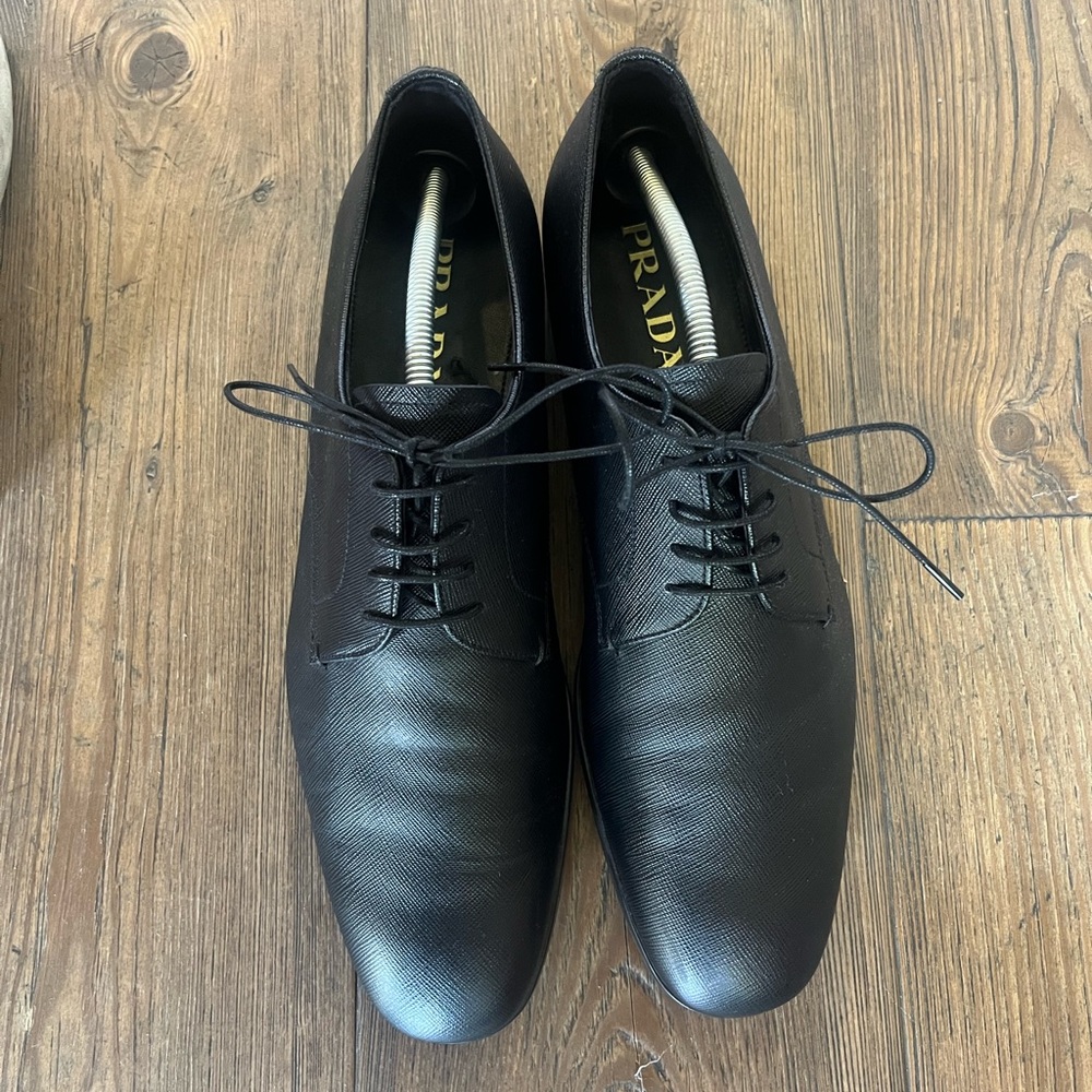 Prada Saffiano Leather Dress Shoes. Men’s lace up shoes with shoe bags.